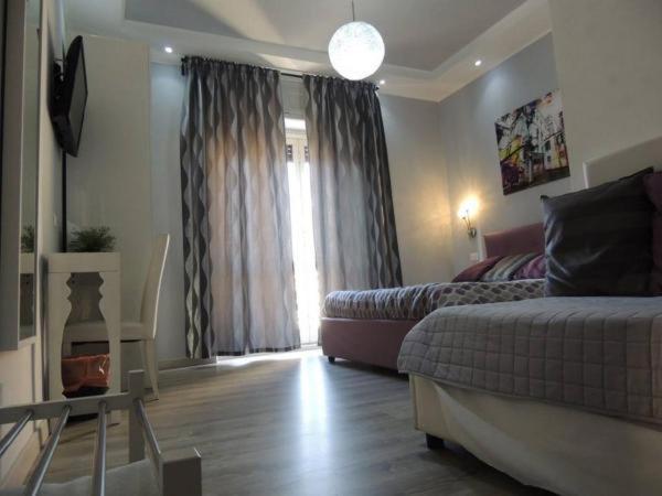 Smart Holidays - Camera Tripla con Balcone - 13