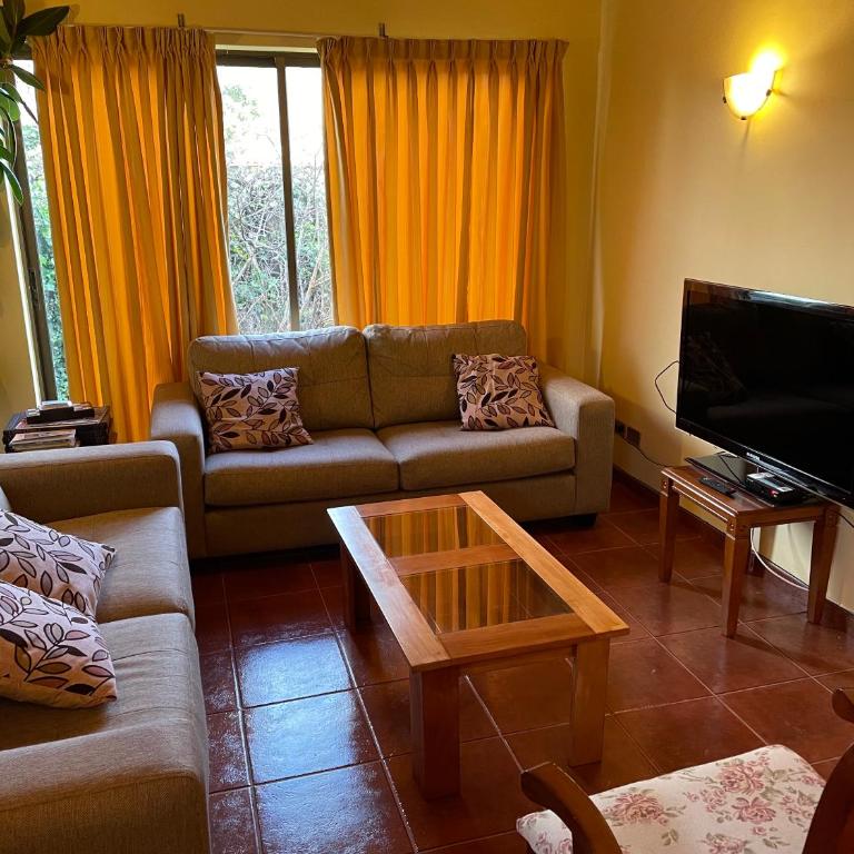 Casa confortable, campo y playa - Three-Bedroom House - 1