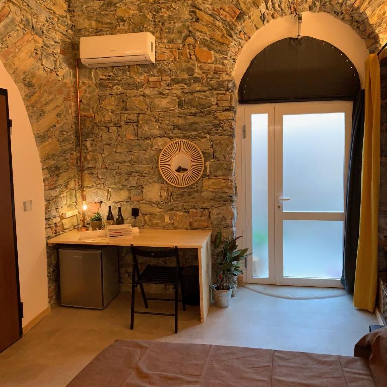 Rock & Wood - Apartment & Room - Double Room with Private Bathroom - 8