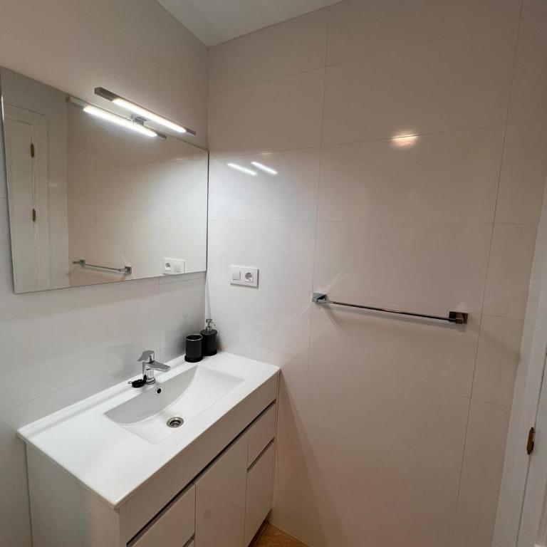 TORREMOLINOS CENTRO - Beautiful , newly renovated 2 bedroom apartment - Apartamento de 2 dormitorios - 14