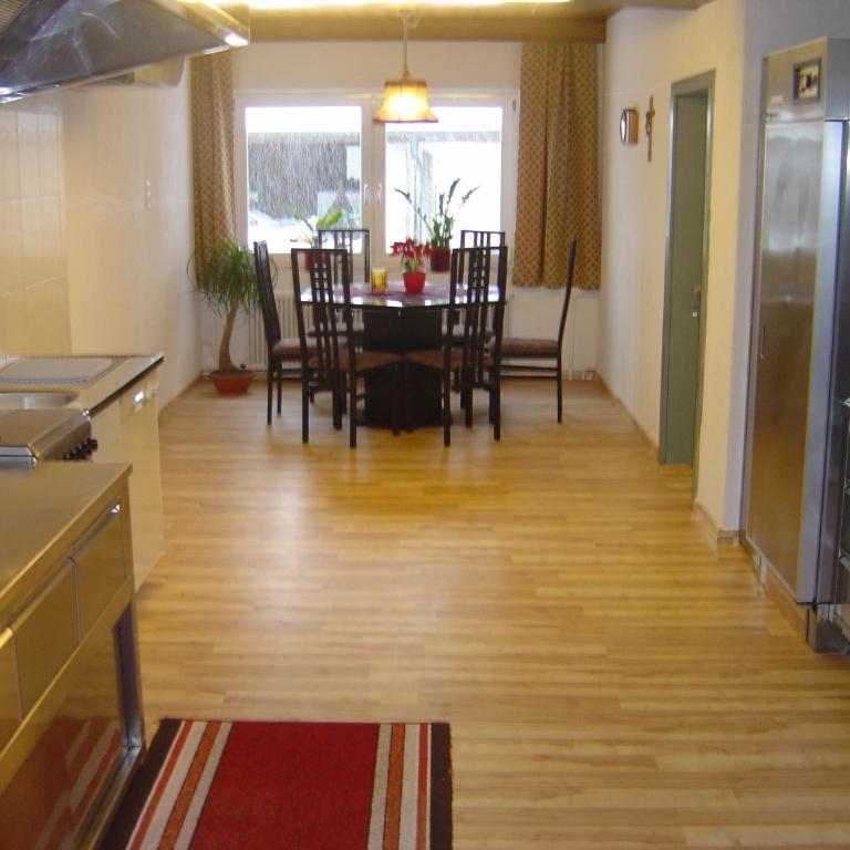 Haus Alpenblick - Apartment mit 6 Schlafzimmern und Terrasse - 2