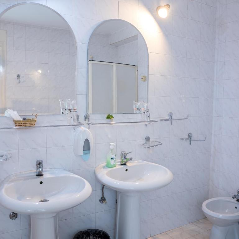 Garni Hotel Panorama Lux - Deluks Trokrevetna Soba - 3