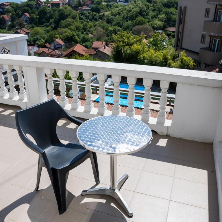 Garni Hotel Panorama Lux - Dvokrevetna Soba sa Bračnim Krevetom - 13