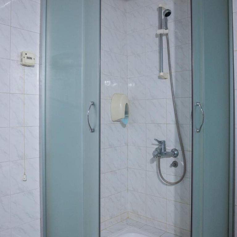 Garni Hotel Panorama Lux - Standardna Dvokrevetna Soba sa Bračnim Krevetom - 6