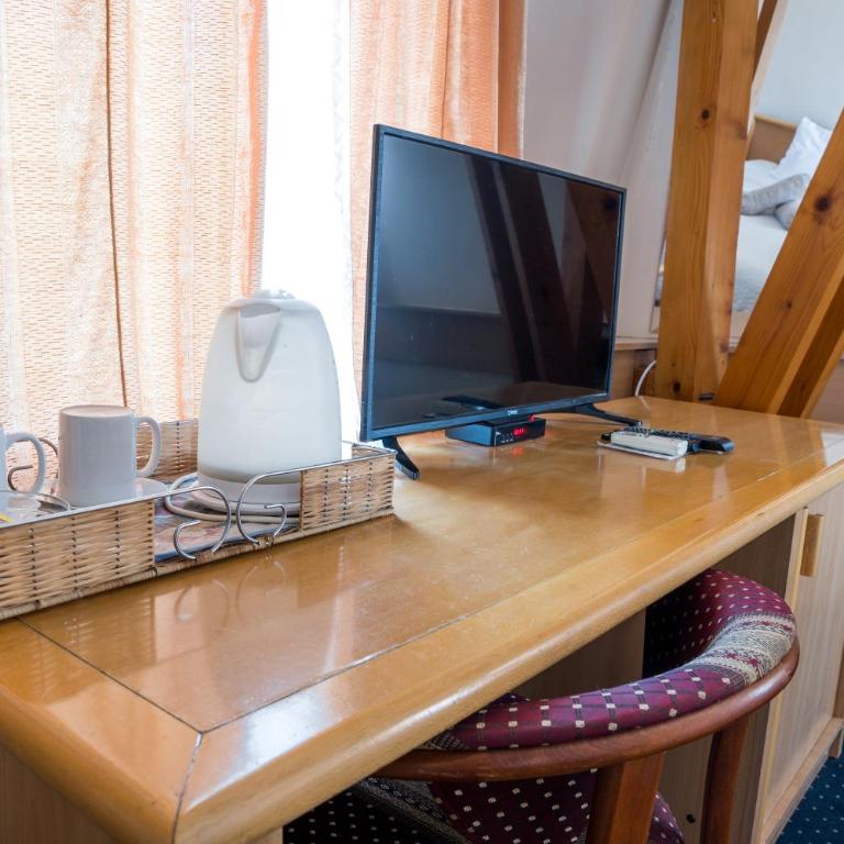 Garni Hotel Panorama Lux - Standardna Dvokrevetna Soba sa Bračnim Krevetom - 7