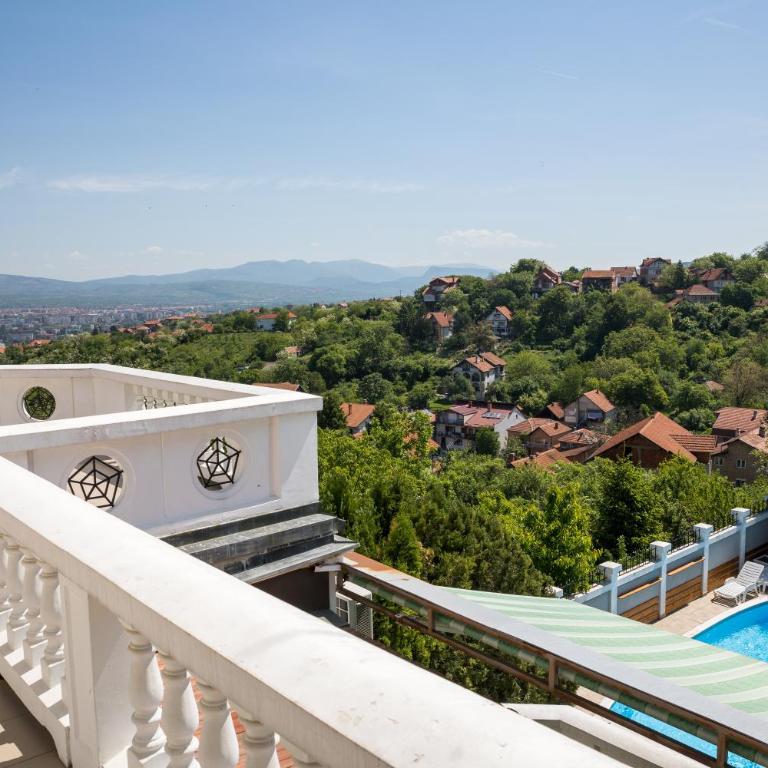 Garni Hotel Panorama Lux - Dvokrevetna Soba sa Bračnim Krevetom - 16