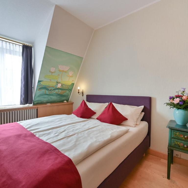Hotel Hirsch - Doppelzimmer im Hauptgebäude - 8