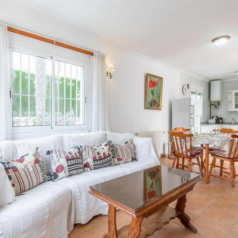 Spacious family home with Airco, private 5x10m pool, sandy beach 300m, free WiFi - Casa - 24