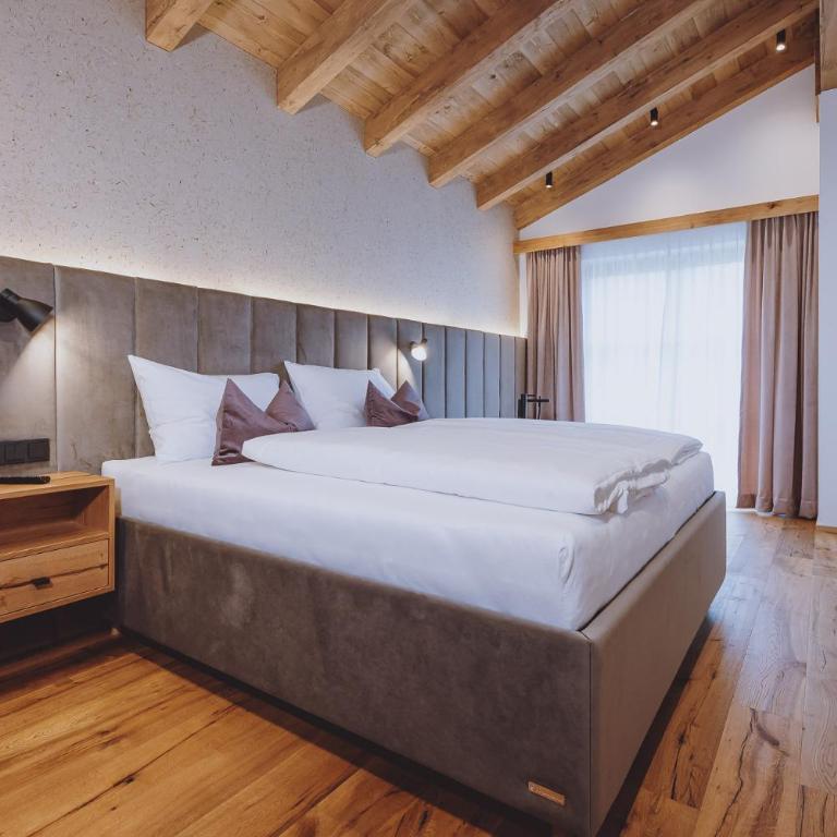 ZAGLGUT Premium Hotel & Chalets, Zell am See-Kaprun - Wellness & Infinity Pool, Air Conditioning, Panoramic Views & Summer Card Included - Chalet mit 2 Schlafzimmern, Sauna und Badewanne - 4
