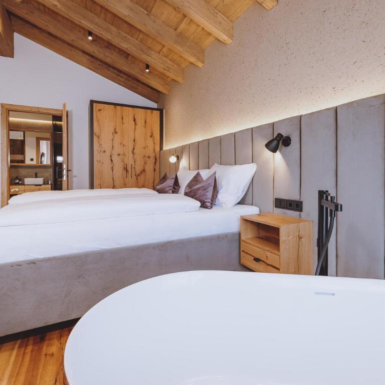 ZAGLGUT Premium Hotel & Chalets, Zell am See-Kaprun - Wellness & Infinity Pool, Air Conditioning, Panoramic Views & Summer Card Included - Chalet mit 2 Schlafzimmern, Sauna und Badewanne - 8