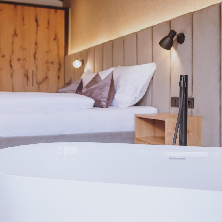 Premium Chalets by ZAGLGUT, Zell am See-Kaprun - Wellness & Infinity Pool, Air Conditioning, Panoramic Views & Summer Card Included - Chalet mit 2 Schlafzimmern, Sauna und Badewanne - 13