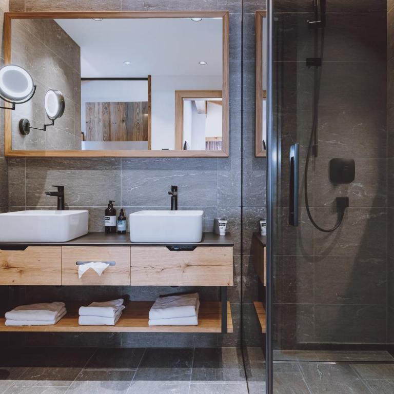 Premium Chalets by ZAGLGUT, Zell am See-Kaprun - Wellness & Infinity Pool, Air Conditioning, Panoramic Views & Summer Card Included - Chalet mit 2 Schlafzimmern, Sauna und Badewanne - 12