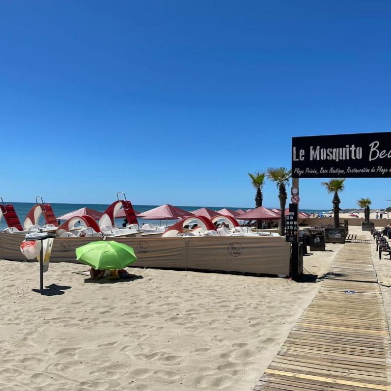 Marseillan 18th Century 2-Bed House Sleeps 6 - Chambre Double - Vue sur Parc - 24