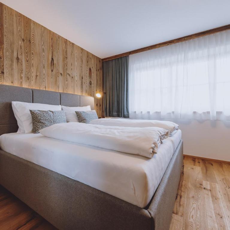 Premium Chalets by ZAGLGUT, Zell am See-Kaprun - Wellness & Infinity Pool, Air Conditioning, Panoramic Views & Summer Card Included - Chalet mit 3 Schlafzimmern, Sauna und Außenbadewanne - 14