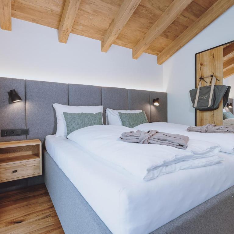 Premium Chalets by ZAGLGUT, Zell am See-Kaprun - Wellness & Infinity Pool, Air Conditioning, Panoramic Views & Summer Card Included - Chalet mit 3 Schlafzimmern, Sauna und Außenbadewanne - 11
