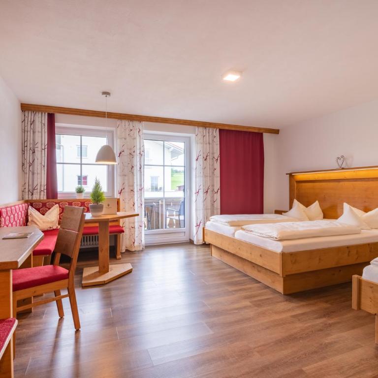 Landhotel Schwarzenbach - Wellness & Spa - Camera Tripla con Balcone - 1