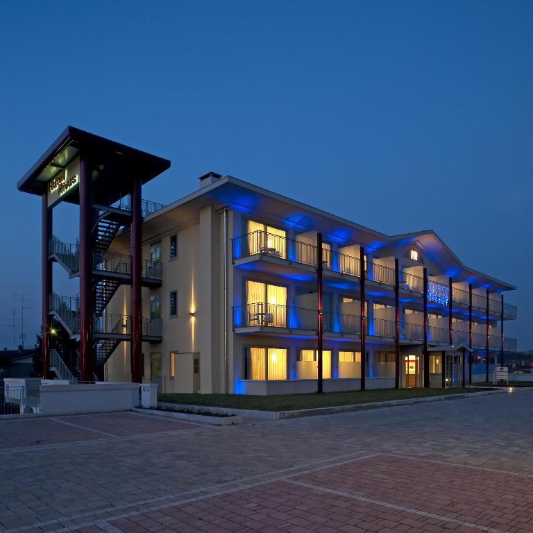 Hotel Rivus - Camera Matrimoniale con Balcone - 1