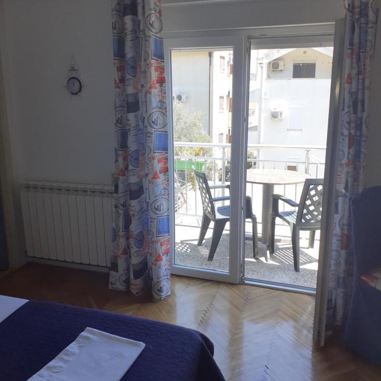 Guest House Vila Bak - Deluks Dvokrevetna Soba sa Bračnim Krevetom i Balkonom - 1