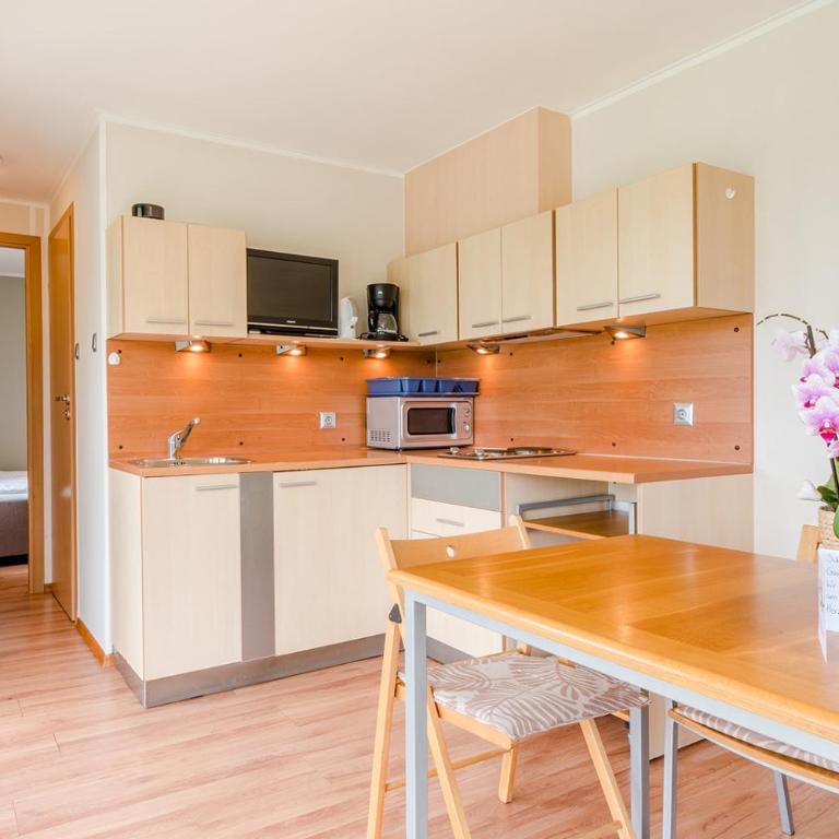 Relax Camping Seewirt - Bungalow mit 2 Schlafzimmern - 5