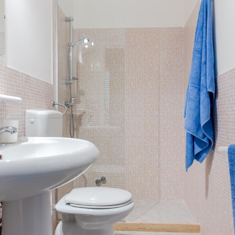 Vidamarina - Camere al Mare - Camera Matrimoniale con Bagno Privato - 9