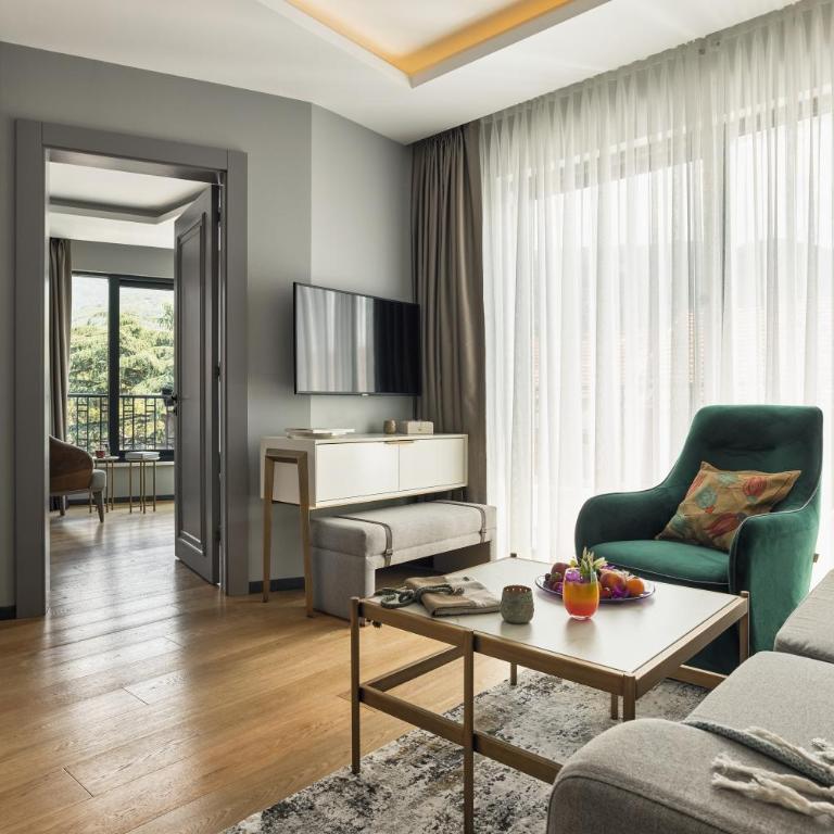 La Fleur Boutique Hotel - Suite with Garden View - 3