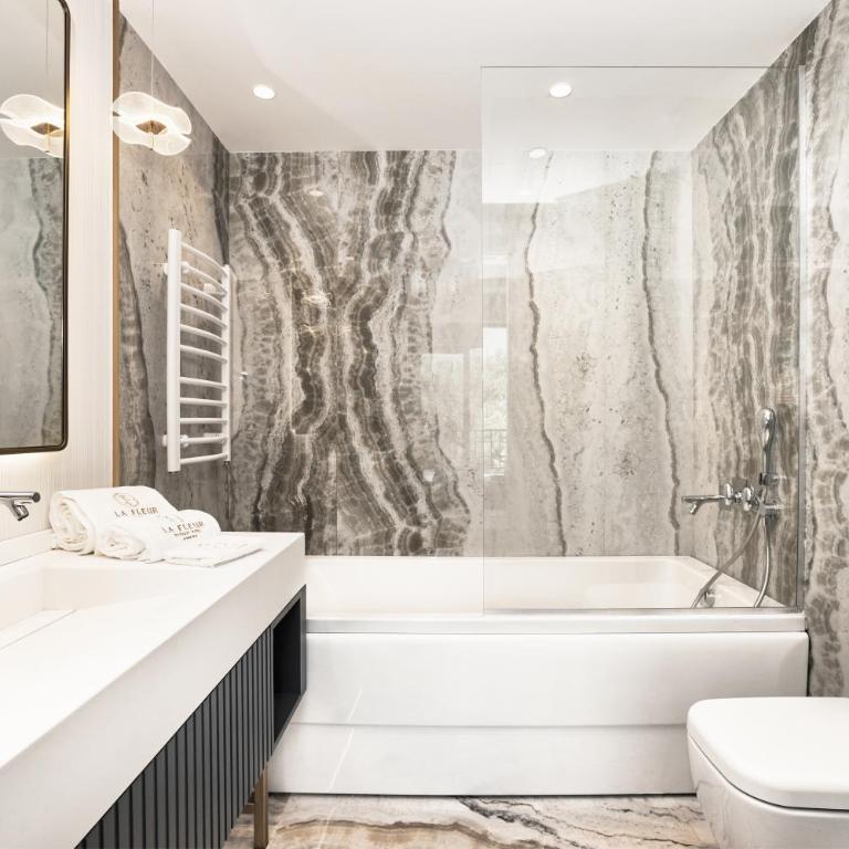 La Fleur Boutique Hotel - Suite with Side Sea View - 8