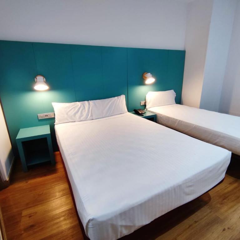 Yomo Hostal BCN Port - Triple Room - 4