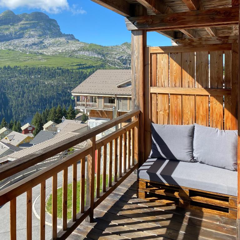Vue panoramique sur les montagnes plein Sud - T2 Skis aux pieds, Piscine & Spa - Appartement 1 Chambre - 8