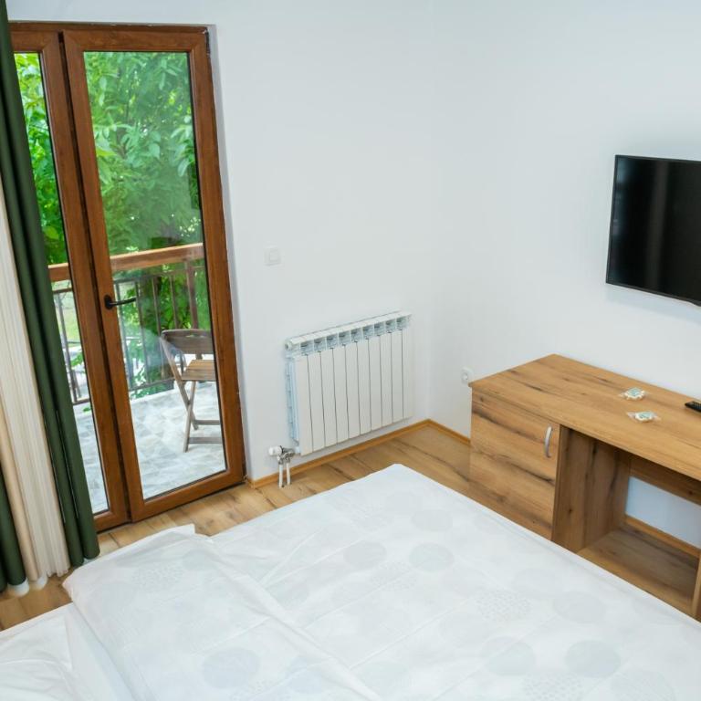 Guest House Alte - Deluks Dvokrevetna Soba sa Bračnim Krevetom i Balkonom - 2