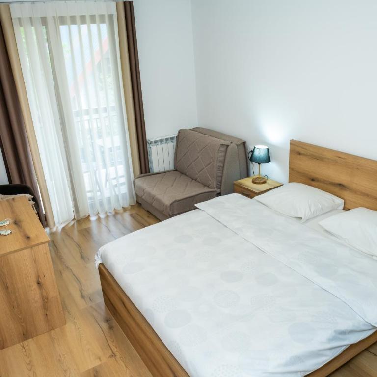 Guest House Alte - Deluks Dvokrevetna Soba sa Bračnim Krevetom i Balkonom - 1