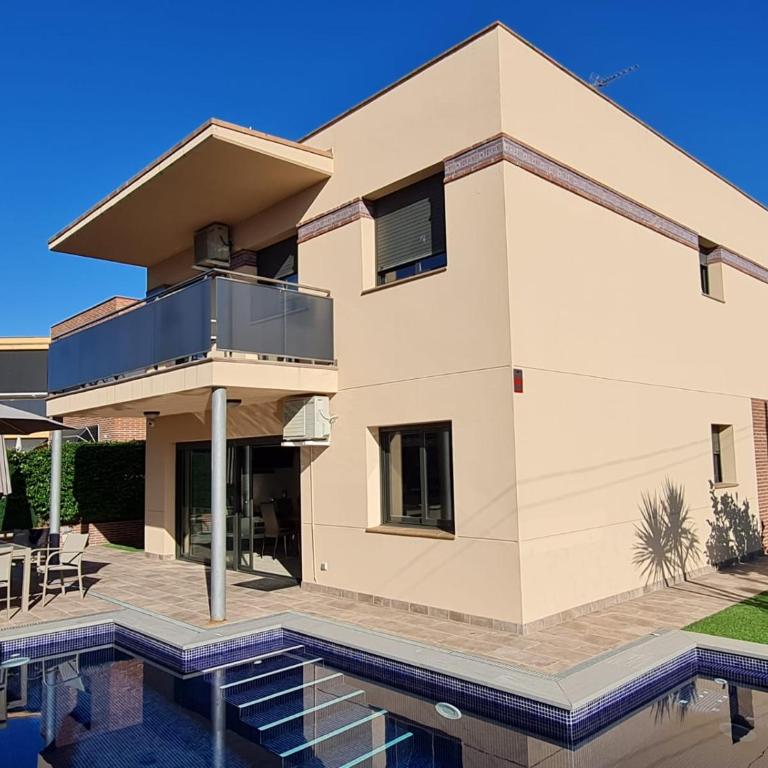 VILLA RIOJA with pool & mountain and sea view, ONLY FAMILYS - Villa con piscina privada - 1