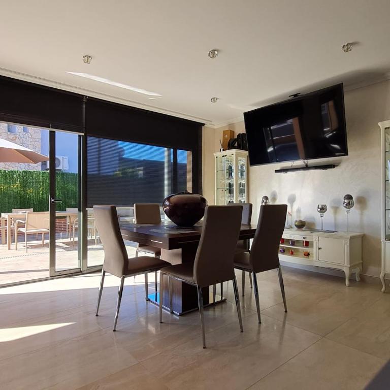 VILLA RIOJA with pool & mountain and sea view, ONLY FAMILYS - Villa con piscina privada - 8
