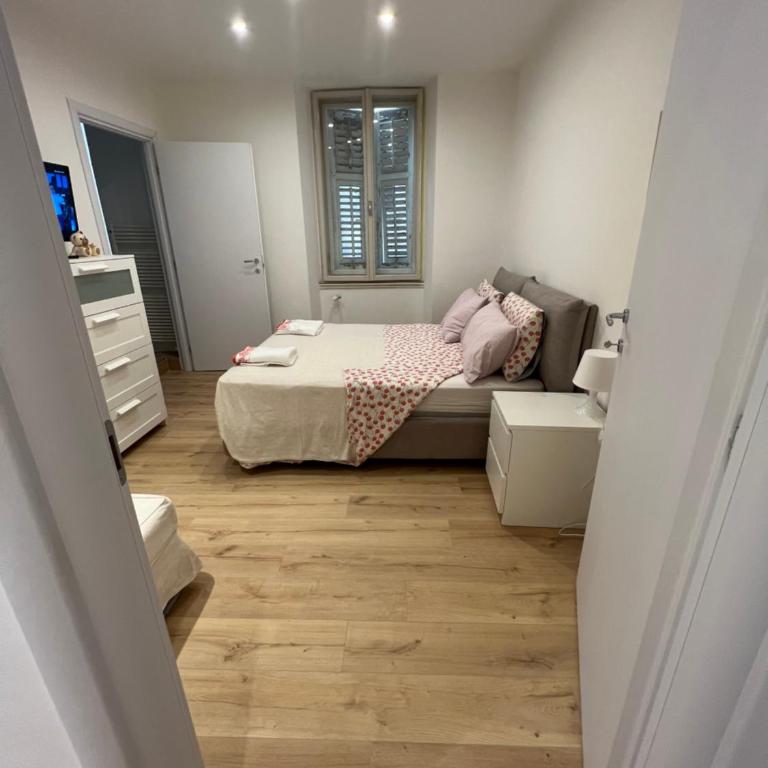Alla Scalinata del Teatro Rossetti confort suites parcheggio in Viale XX Settembre - Appartamento con 1 Camera da Letto - 9