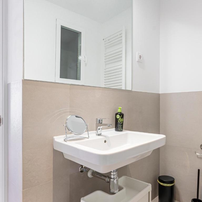 Limehome Madrid Calle de Fomento - estancia temporal - One-Bedroom Apartment with Balcony - 3