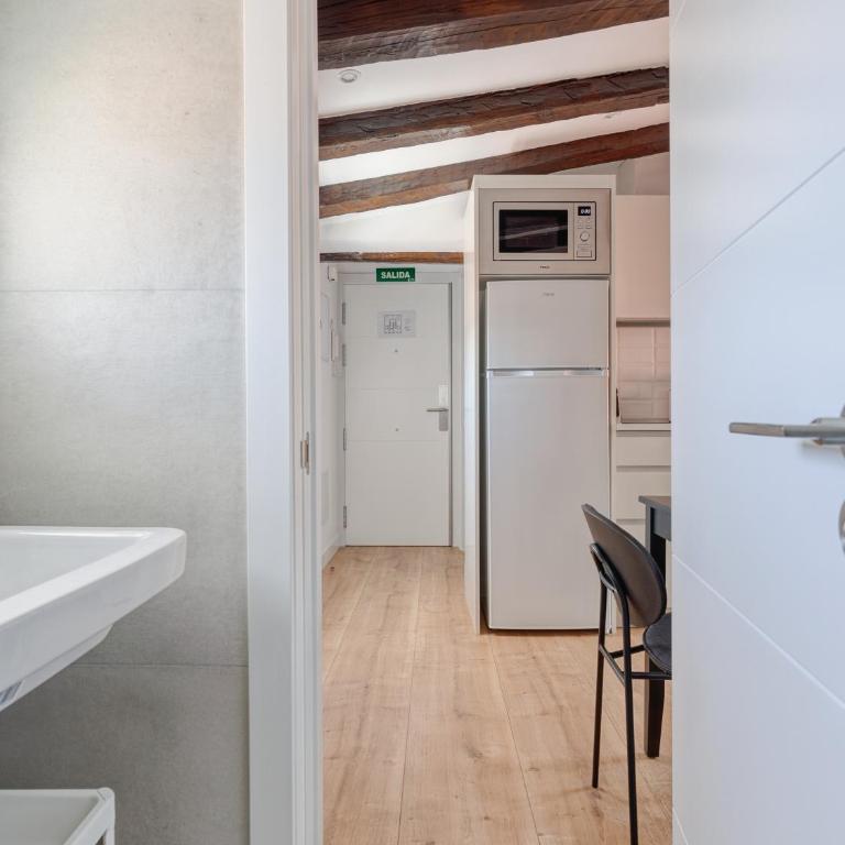 Limehome Madrid Calle de Fomento - estancia temporal - One-Bedroom Attic Apartment - 9