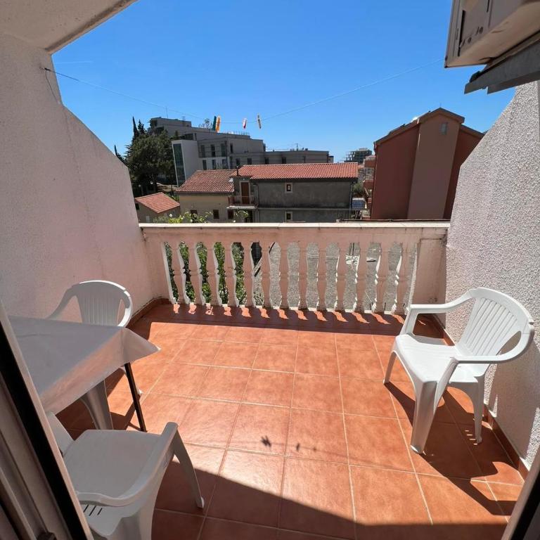 Guesthouse Vila Tamburic - Triple Room with Terrace - 3