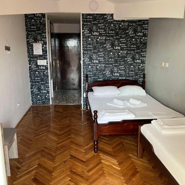 Guesthouse Vila Tamburic - Triple Room with Terrace - 8