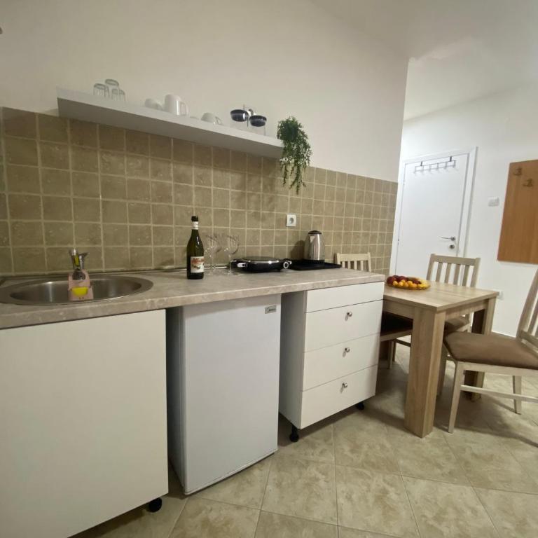 Matej - Standard Triple Room - 6