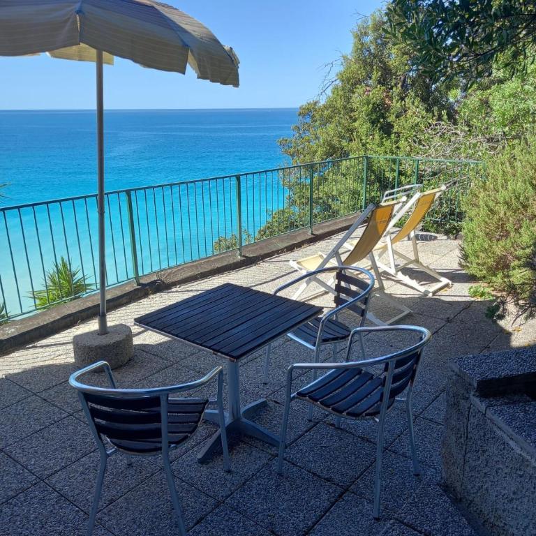 Hotel Leopold - Camera Tripla con Balcone e Vista Mare - 3
