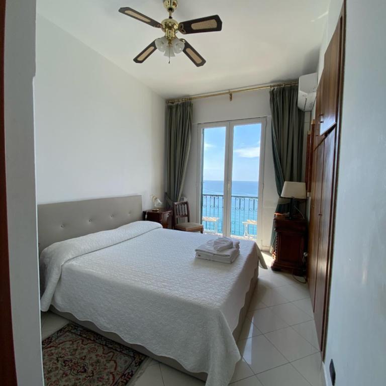 Hotel Leopold - Camera Matrimoniale con Balcone e Vista Mare - 2