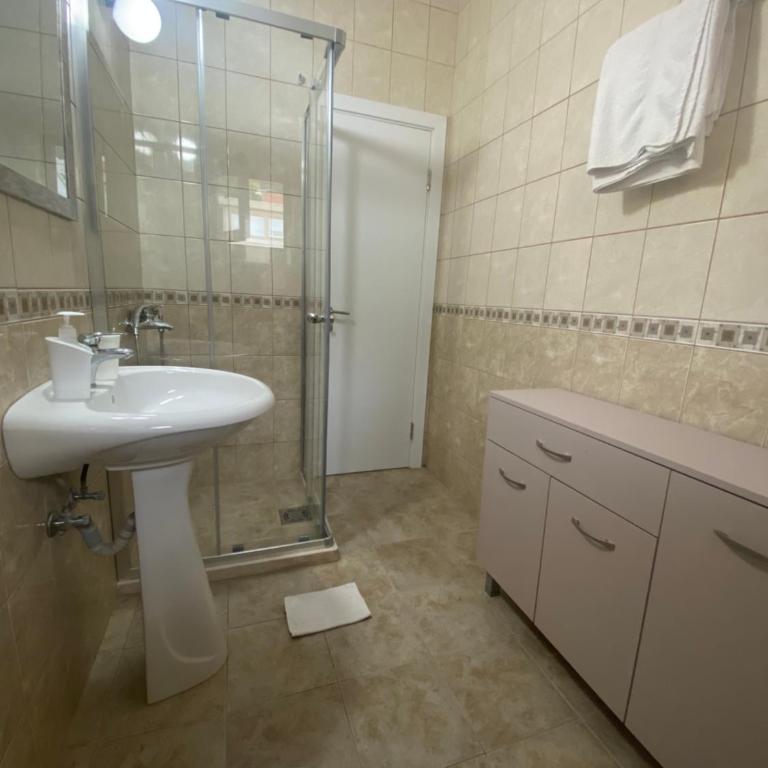Matej - Standard Triple Room - 7