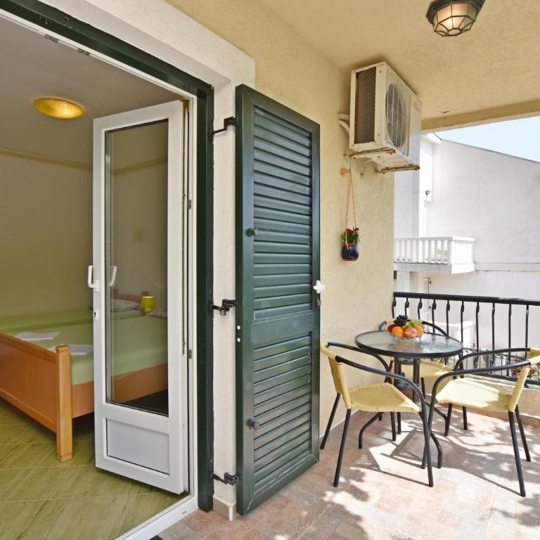 Apartments and Rooms Iva - Standard Triple Studio - 1