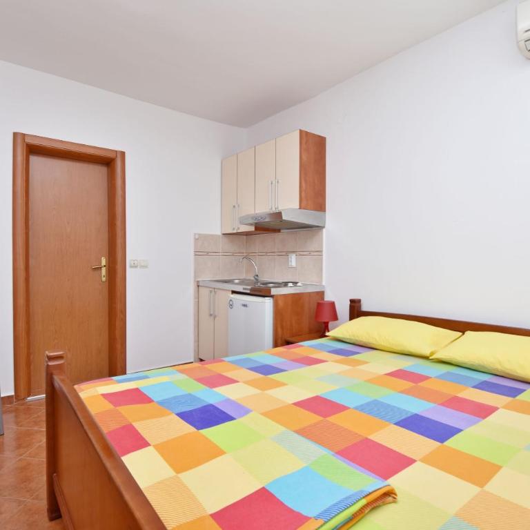 Apartments and Rooms Iva - Standard Studio - 11