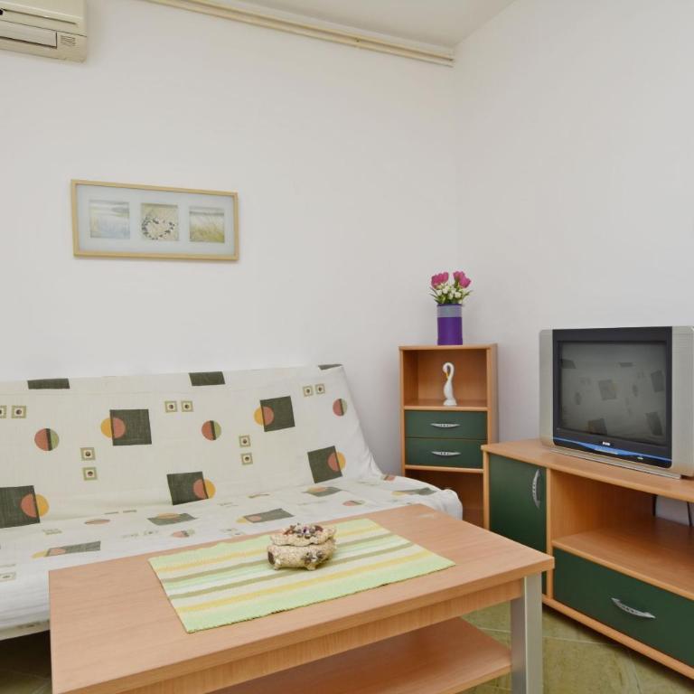 Apartments and Rooms Iva - One-Bedroom Apartment - 7
