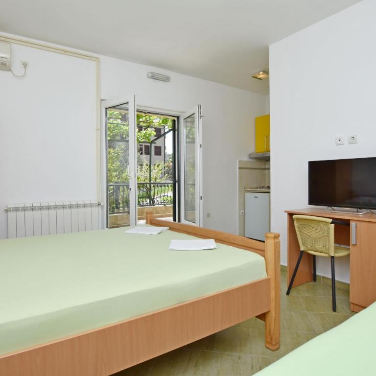 Apartments and Rooms Iva - Standard Triple Studio - 9
