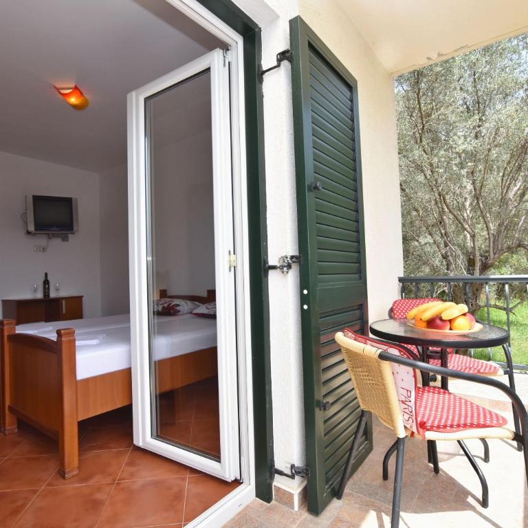 Apartments and Rooms Iva - Double Room with Private Bathroom - 10