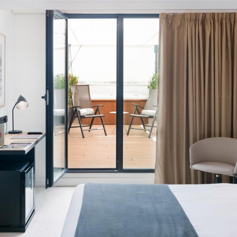 Nakar Hotel - Habitación Doble Deluxe con bañera de hidromasaje y patio - 1 o 2 camas - 4