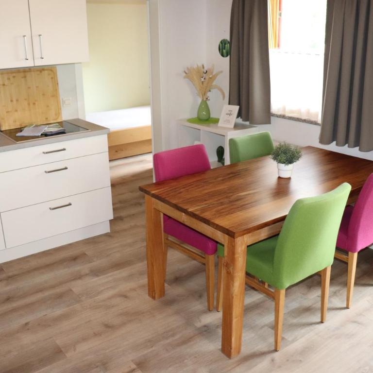 Wohnung #5 mit Balkon - zentrale dennoch ruhige Lage mit Terrasse - Stadtbus vor der Tür! - Apartamento de 2 dormitorios - 5