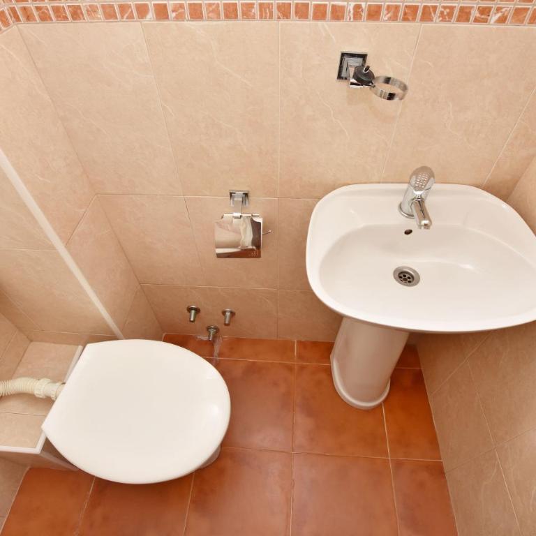 Apartments and Rooms Iva - Double Room with Terrace - 9