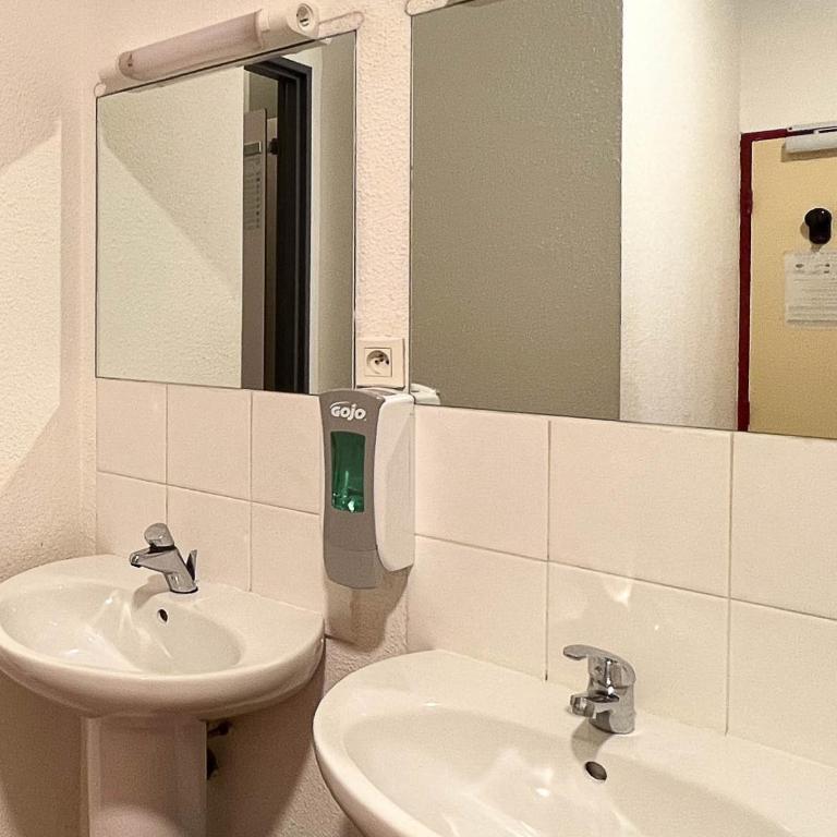 Auberge de Jeunesse HI Nice Les Camélias - Chambre Quadruple avec Douche - 4